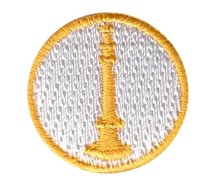 FIRE FIGHTER BUGLE, 1" CIRCLE - GOLD on WHITE - SEW ON.